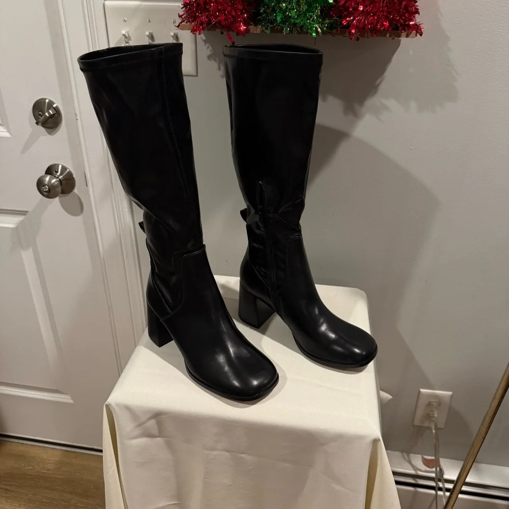 Topshop Knee High Boots w/side zipper and block heel - Picture 6 of 16